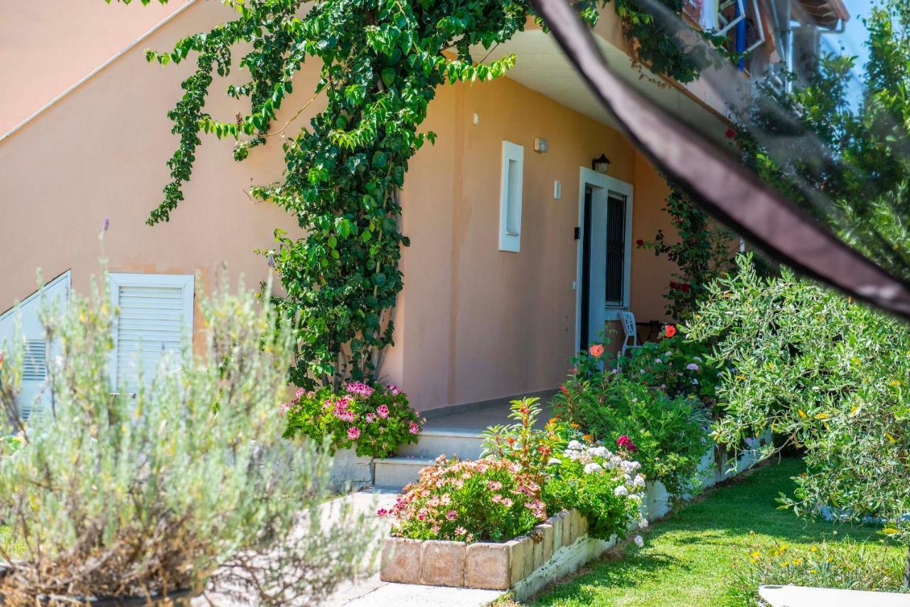 Zoe Boutique Apartment Ахарави Екстериор снимка