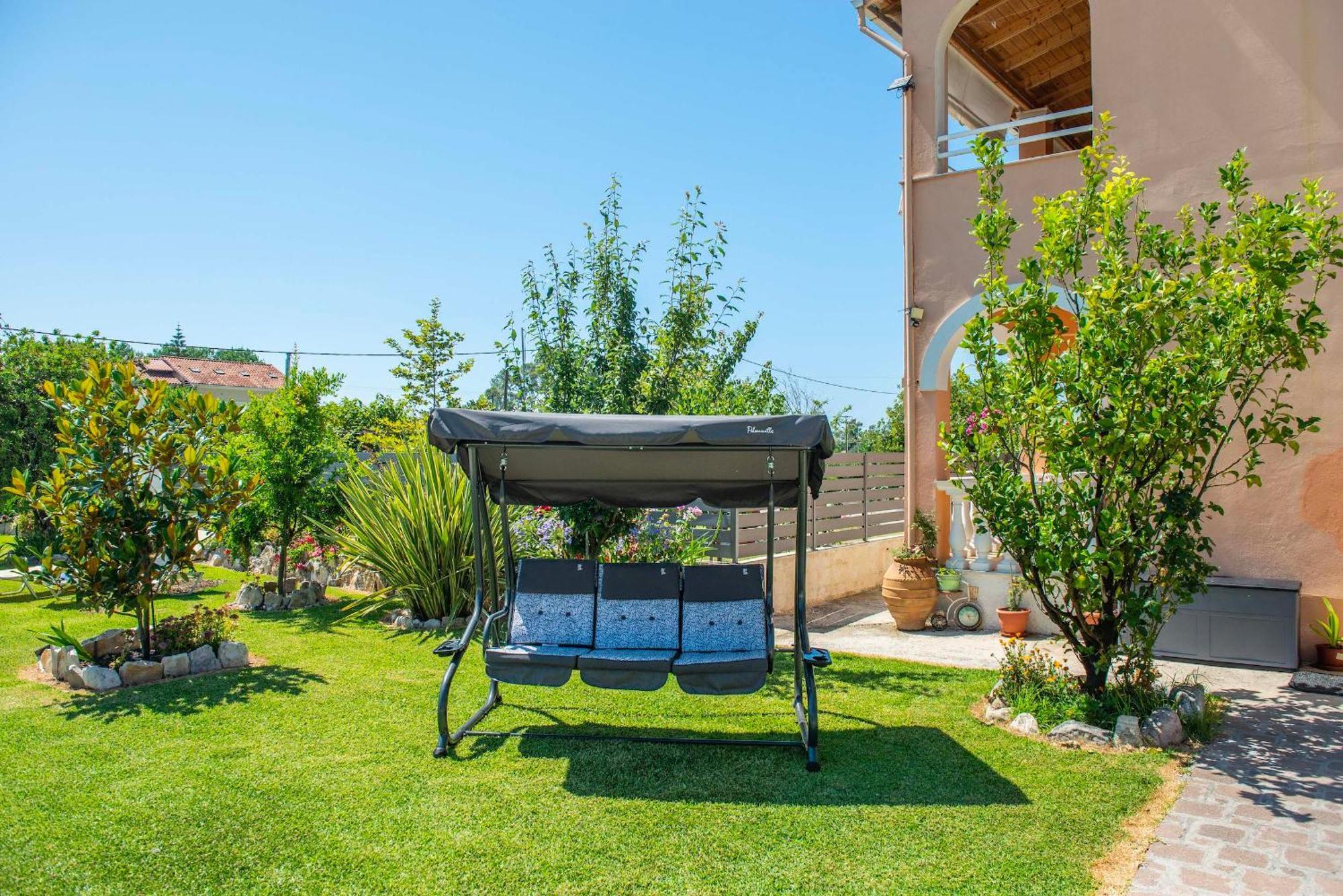Zoe Boutique Apartment Ахарави Екстериор снимка